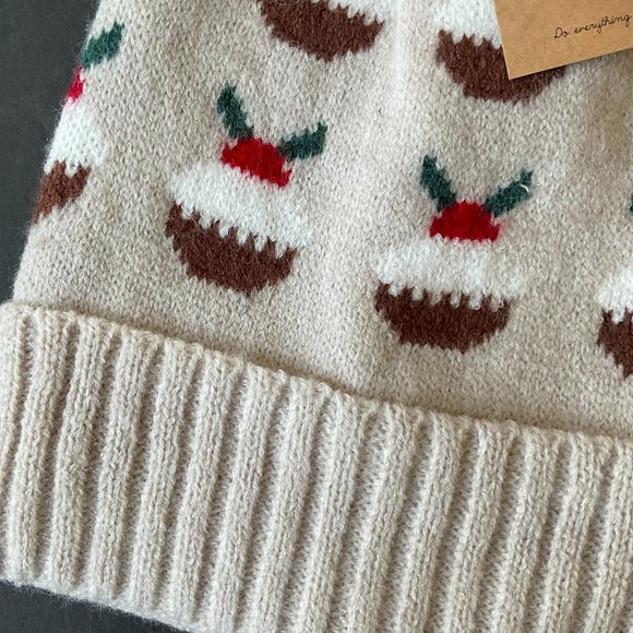 DO EVERYTHING IN LOVE Women's Beanie with Pom Pom NWOT - Picture 2 of 5